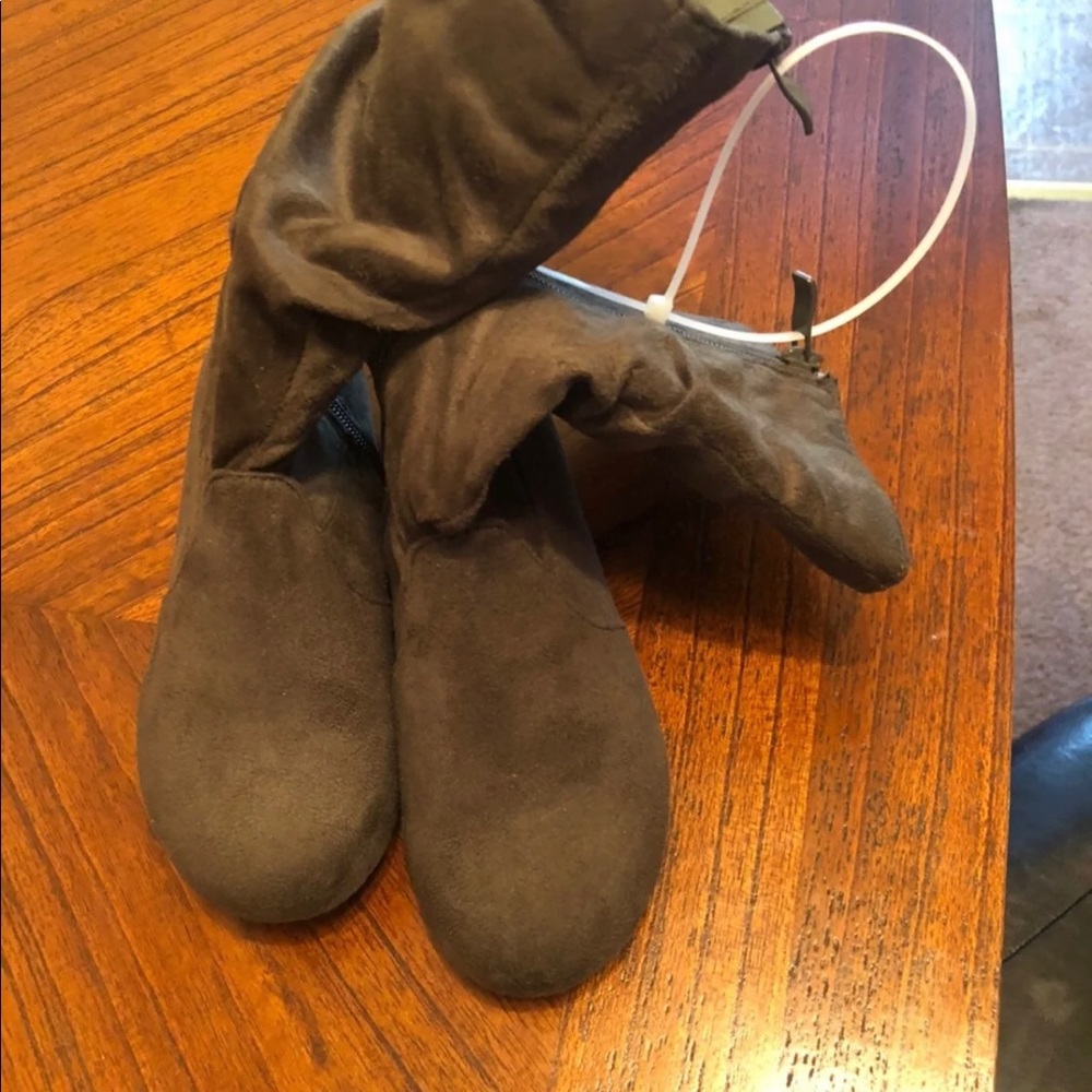 Boots - Picture 3 of 3